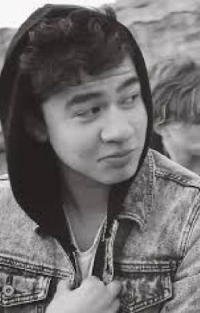 Asi me Volvi asiatico (calum Hood) oleh BadStyles94