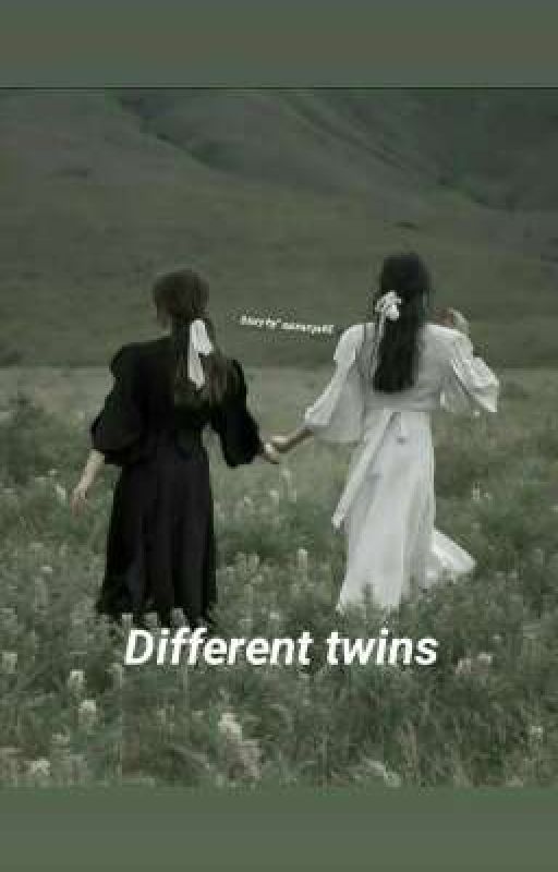 Different twins oleh Azurasya05