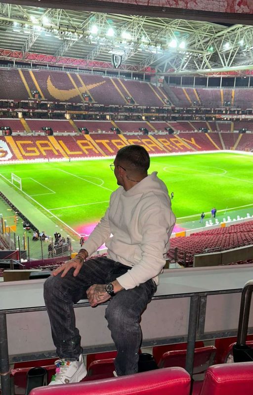 Galatasaray20 tarafından yazılan Birbirimize fanatik olalım mı? #LT adlı hikaye
