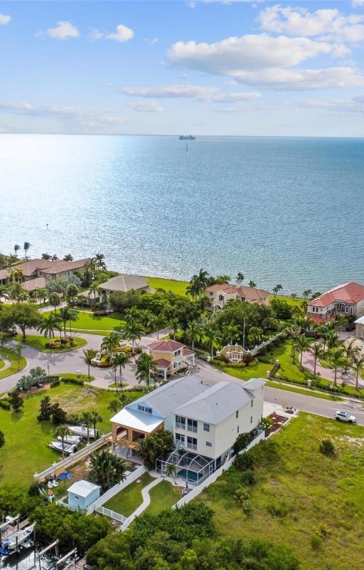 tampabuyersbrokerus tarafından yazılan Beachfront Homes in Tampa Florida adlı hikaye