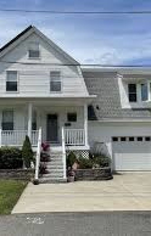 Saugus realtor by NicholeDiModica