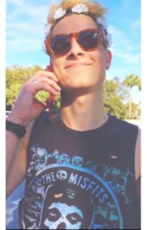 I Think I Love Him.. || Kian Lawley oleh Lolllypopppp